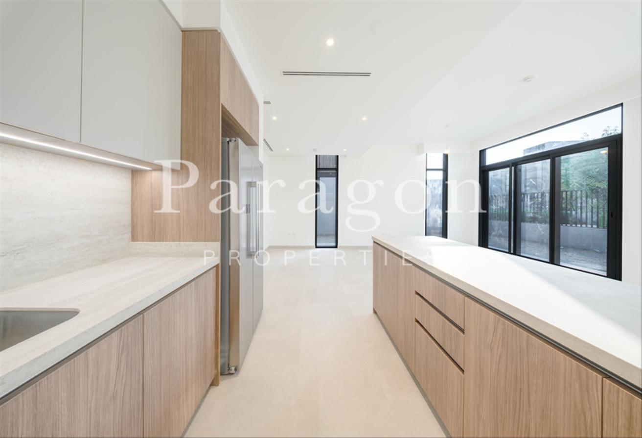 Corner Unit | On The Park | Large Plot photo 8
