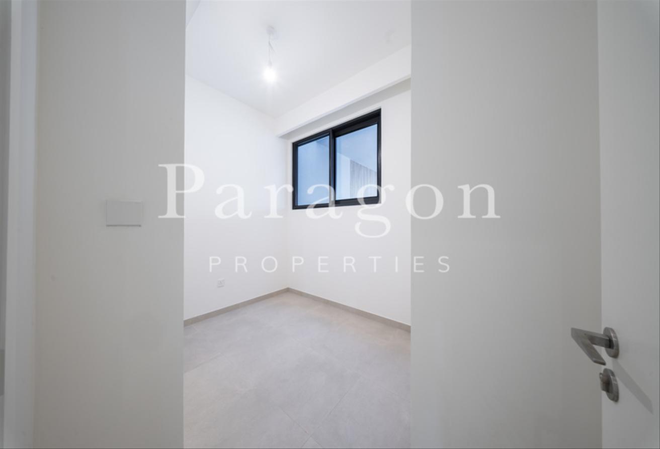 Corner Unit | On The Park | Large Plot photo 9