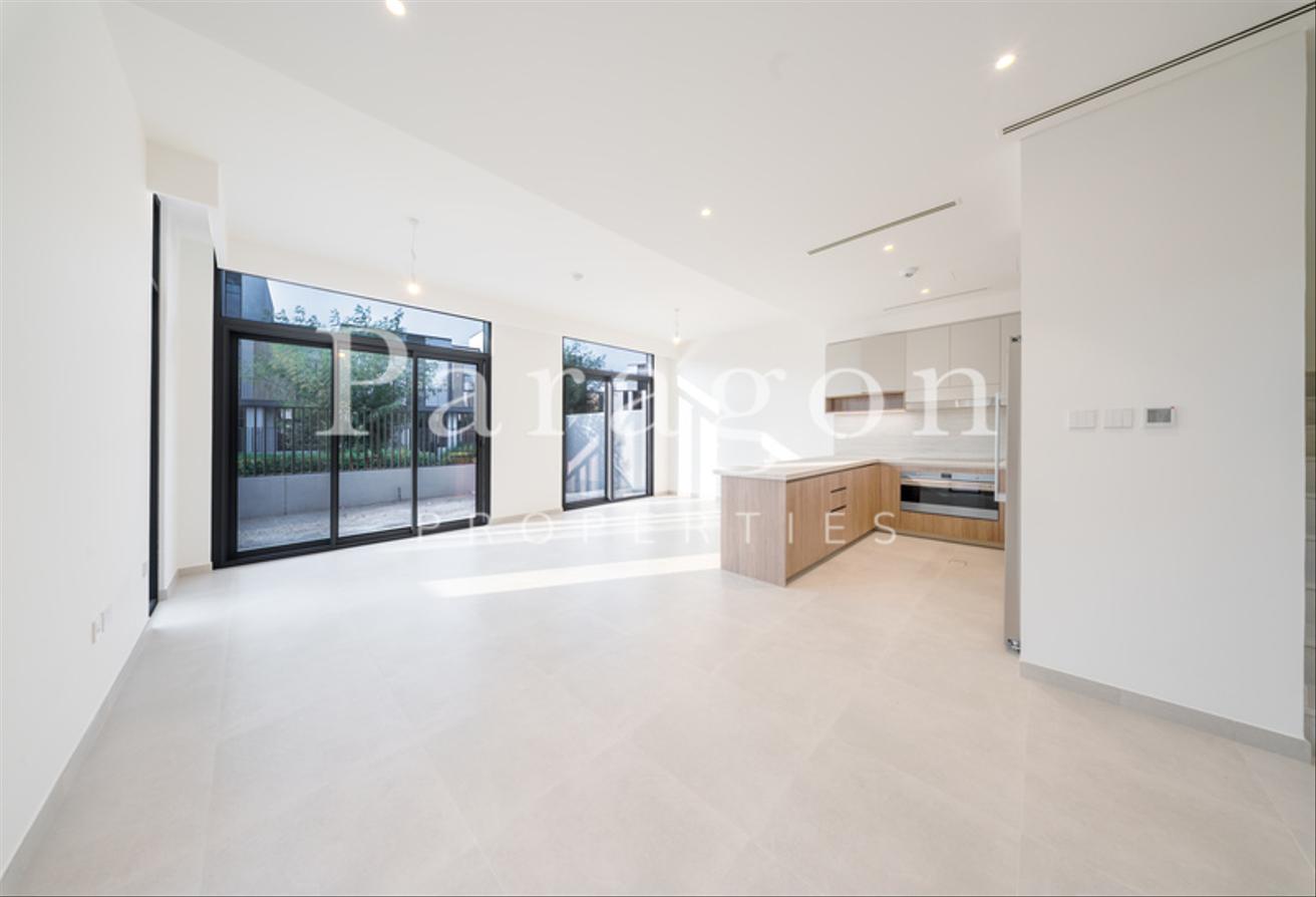 Corner Unit | On The Park | Large Plot photo 4