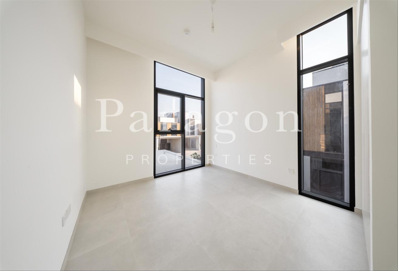 Corner Unit | On The Park | Large Plot photo 21