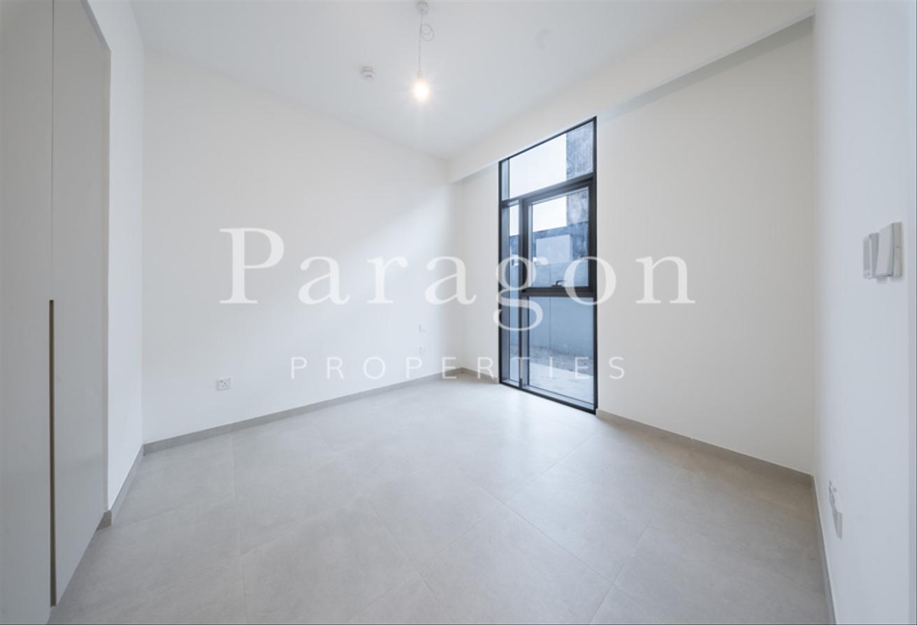 Corner Unit | On The Park | Large Plot photo 16