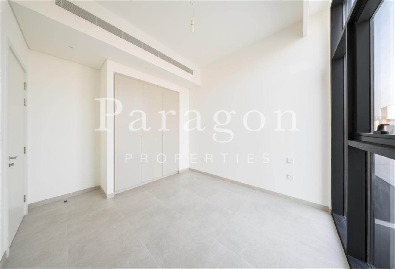 Corner Unit | On The Park | Large Plot photo 24