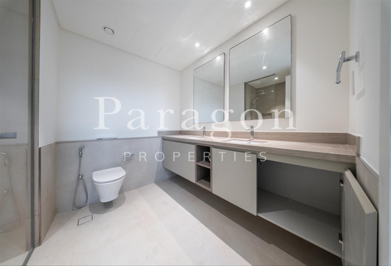 Corner Unit | On The Park | Large Plot photo 20