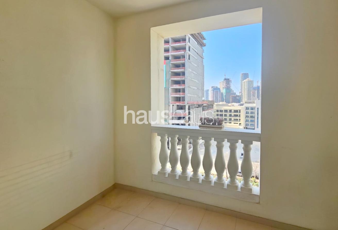 Hot Offer! | Modern Furnished | Prime Location photo 9