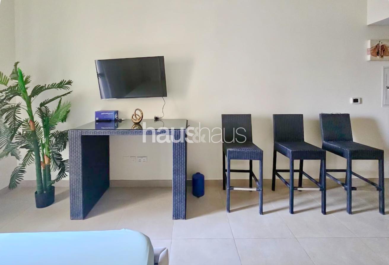 Hot Offer! | Modern Furnished | Prime Location photo 8