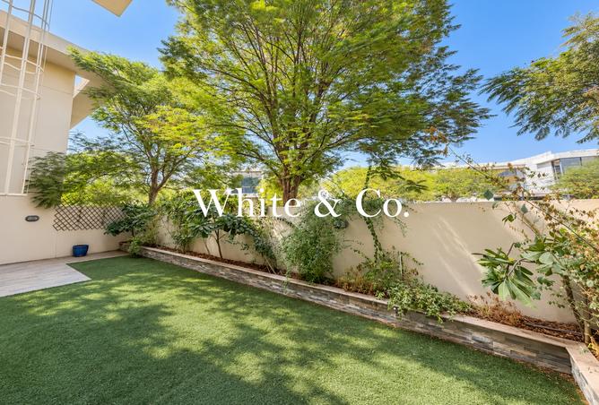 Single Row | THM1 Type | Landscaped Garden photo 2