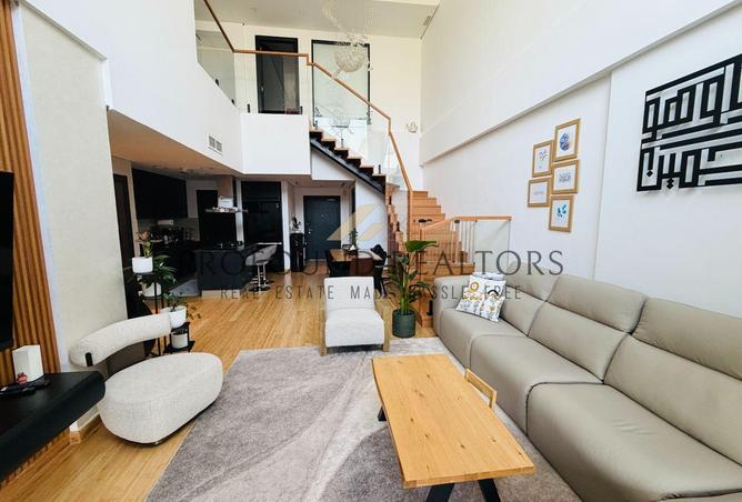 Exclusive Stunning Upgraded | Spacious Duplex VOT