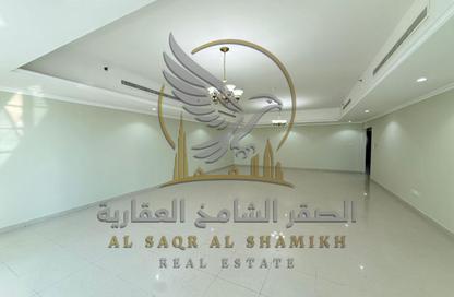 Apartment - 4 Bedrooms - 5 Bathrooms for rent in Al Khan Corniche - Al Khan - Sharjah Apartment - 4 Bedrooms - 5 Bathrooms for rent in Al Khan Corniche - Al Khan - Sharjah