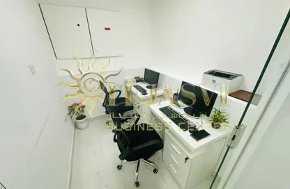 Office Space - Studio - 1 Bathroom for rent in Reem Residency - Al Karama - Dubai