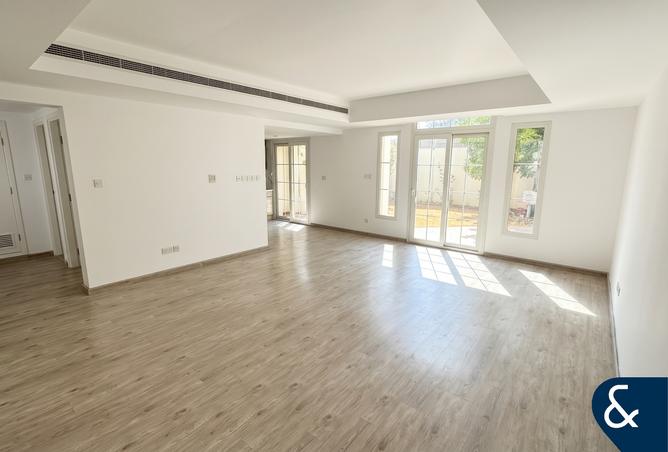 3-bed villa in Springs 3 · Vacant · Upgraded — photo 3