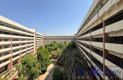 Apartment - 4 - 3 for rent in Zabeel Building - Al Karama - Bur Dubai - Dubai