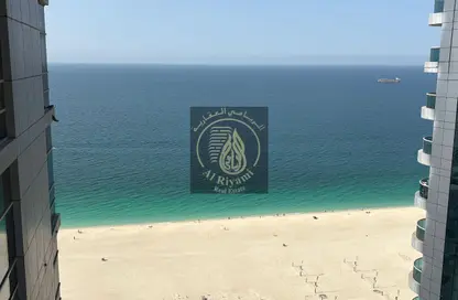 شقة - 2 غرف نوم - 2 حمامات للايجار في برج الكورنيش - طريق كورنيش عجمان - عجمان