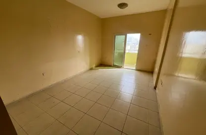 شقة - غرفة نوم - 1 حمام للايجار في مساكن كورنيش عجمان - طريق كورنيش عجمان - عجمان