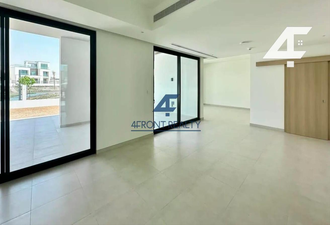 Dream Family Villa | Huge Plot | Park Facing photo 10