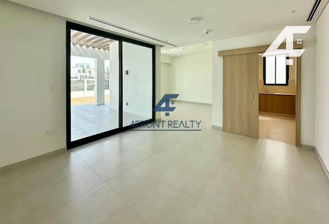 Dream Family Villa | Huge Plot | Park Facing photo 4