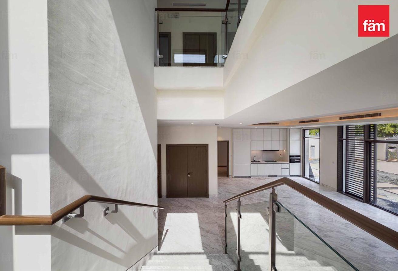 Luxury Living | With Pool | Vacant Villa photo 4