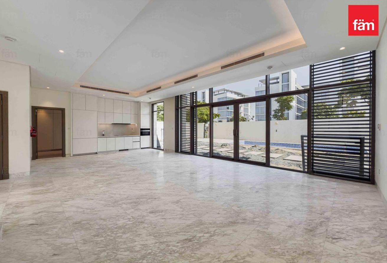 Luxury Living | With Pool | Vacant Villa photo 2