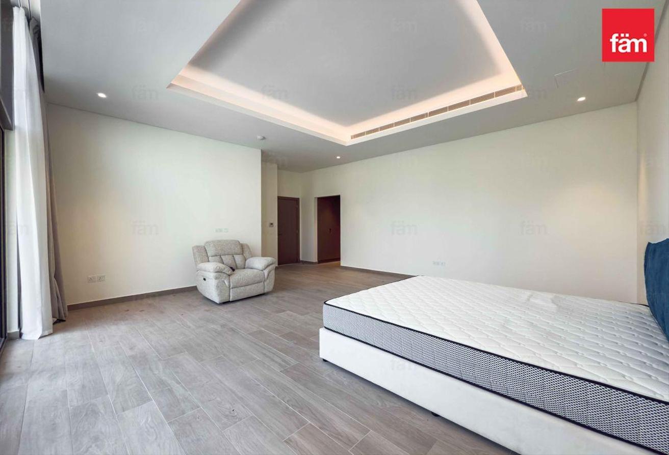 Luxury Living | With Pool | Vacant Villa photo 13
