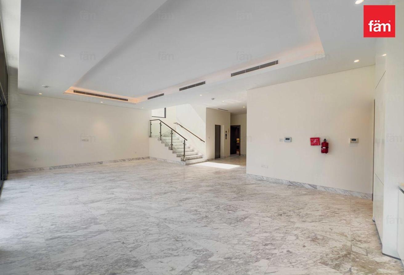 Luxury Living | With Pool | Vacant Villa photo 8