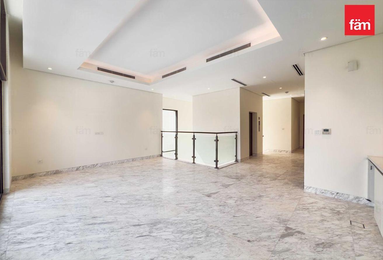 Luxury Living | With Pool | Vacant Villa photo 9