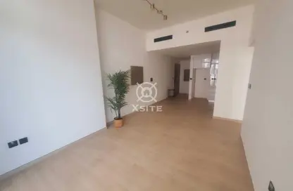 شقة - 2 غرف نوم - 2 حمامات للايجار في بن غاطي لونا - الضاحية 12 - قرية جميرا الدائرية - دبي