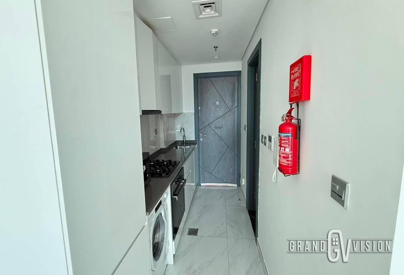 FULLY FURNISHED STUDIO I PREMIUM FINISHES I PRIME LOCATION photo 4
