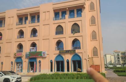 متجر - استوديو - 1 حمام للبيع في طراز فارسي - المدينة العالمية - دبي
