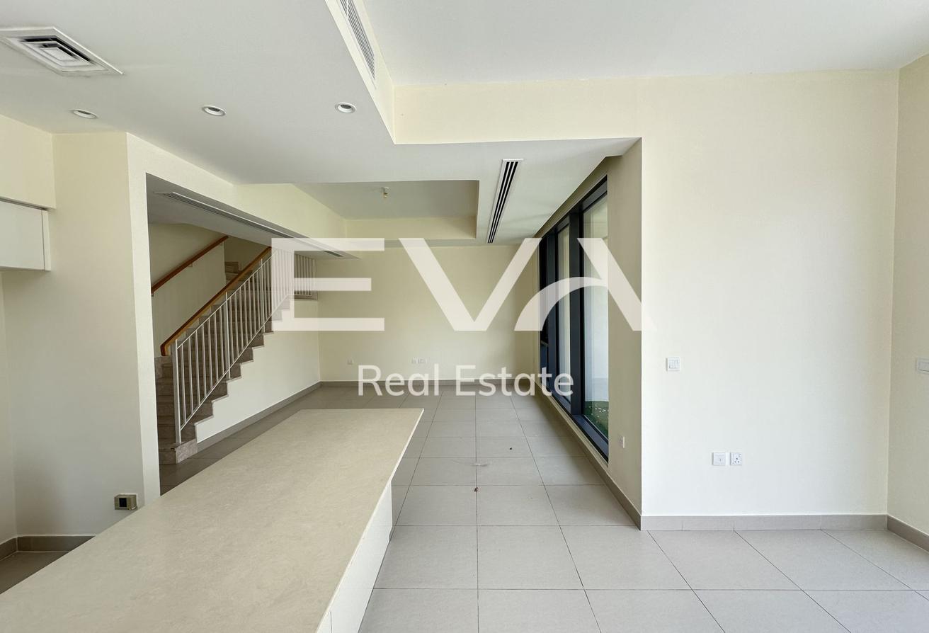 CORNER VILLA | VACANT | WELL MAINTAINED photo 4