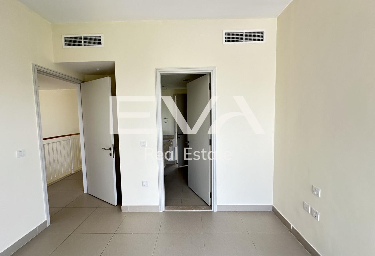 CORNER VILLA | VACANT | WELL MAINTAINED photo 9