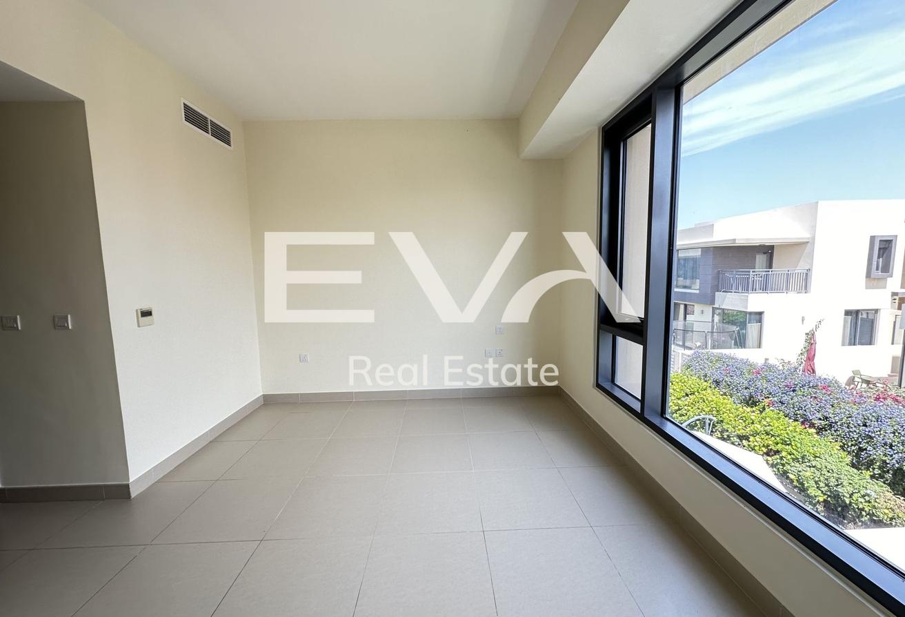 CORNER VILLA | VACANT | WELL MAINTAINED photo 11
