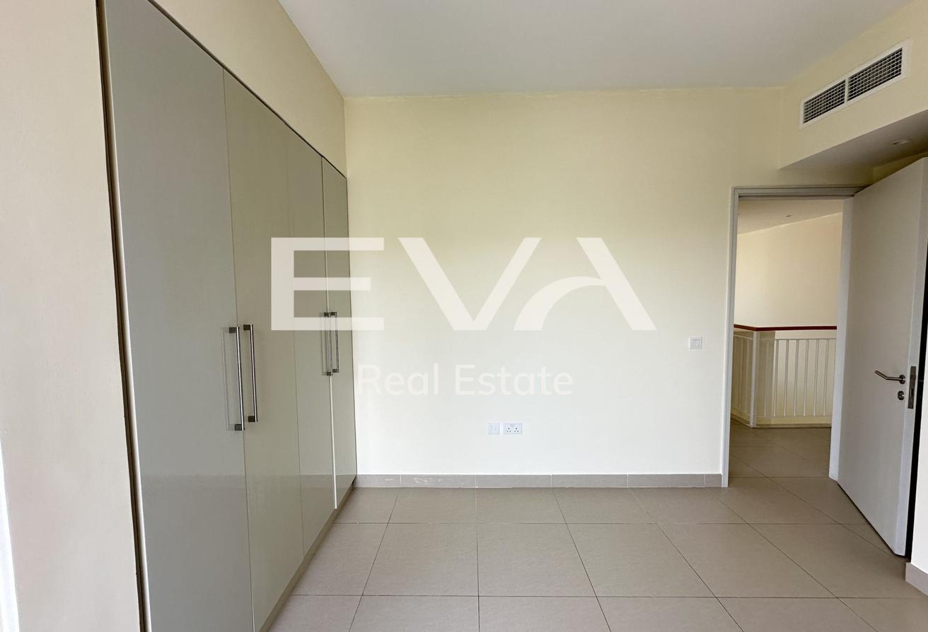 CORNER VILLA | VACANT | WELL MAINTAINED photo 8