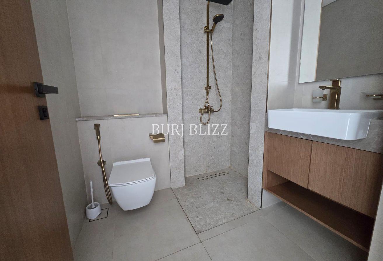 Bright and Spacious | Unfurnished | Community View photo 9