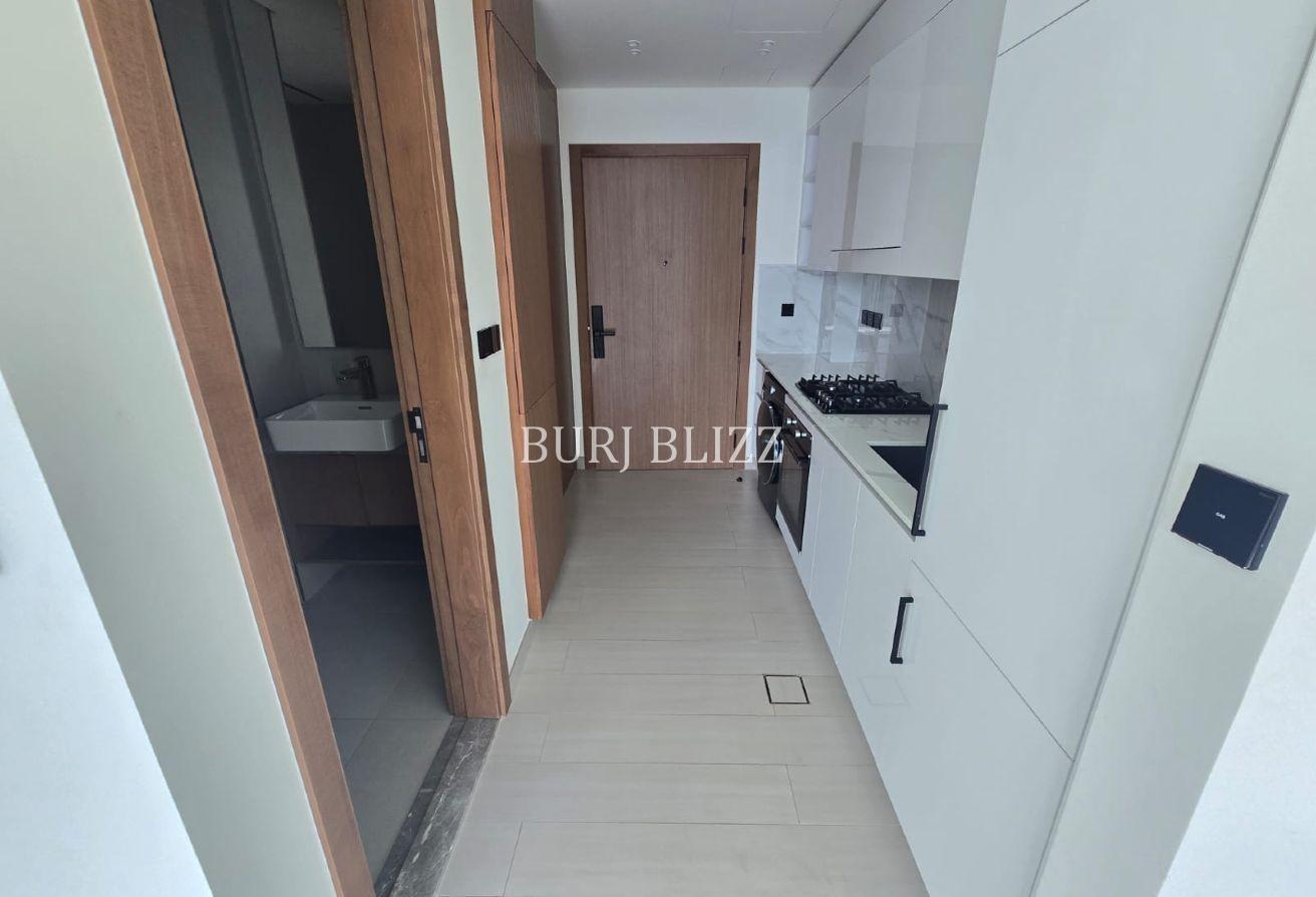 Bright and Spacious | Unfurnished | Community View photo 5