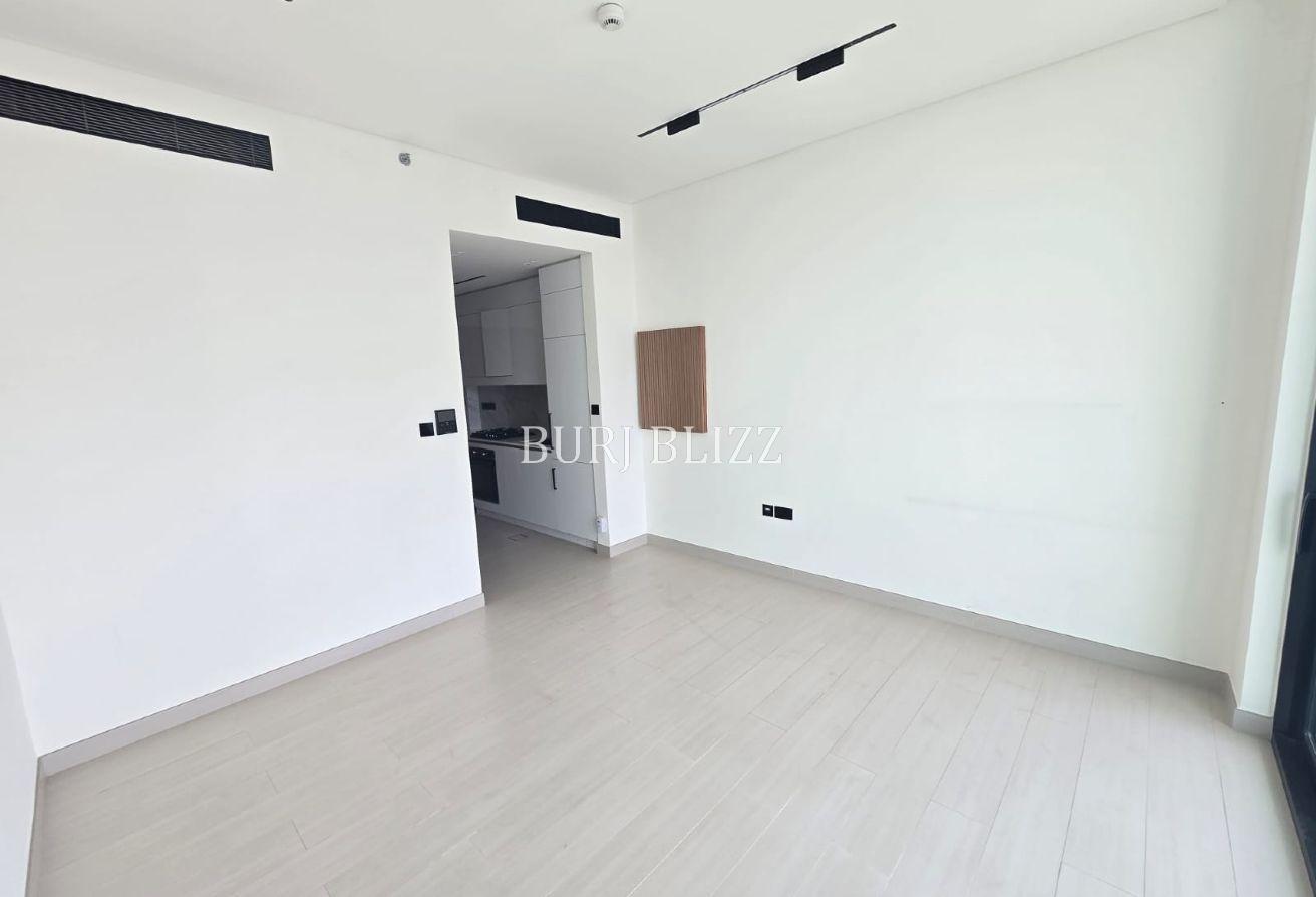 Bright and Spacious | Unfurnished | Community View photo 2