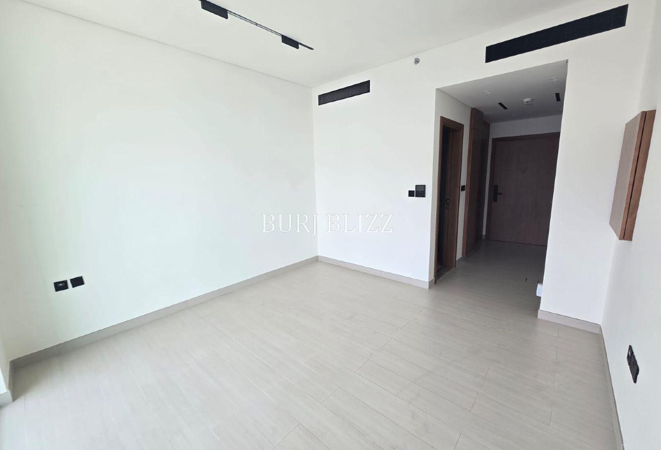 Bright and Spacious | Unfurnished | Community View photo 4