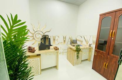 Office Space - Studio - 1 Bathroom for rent in Red Avenue - Al Garhoud - Dubai