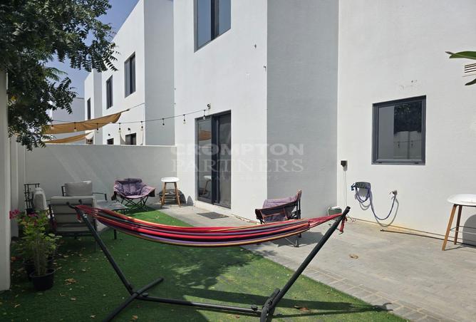 2+ Maid Townhouse | End Unit | L - Shape Garden — photo 3