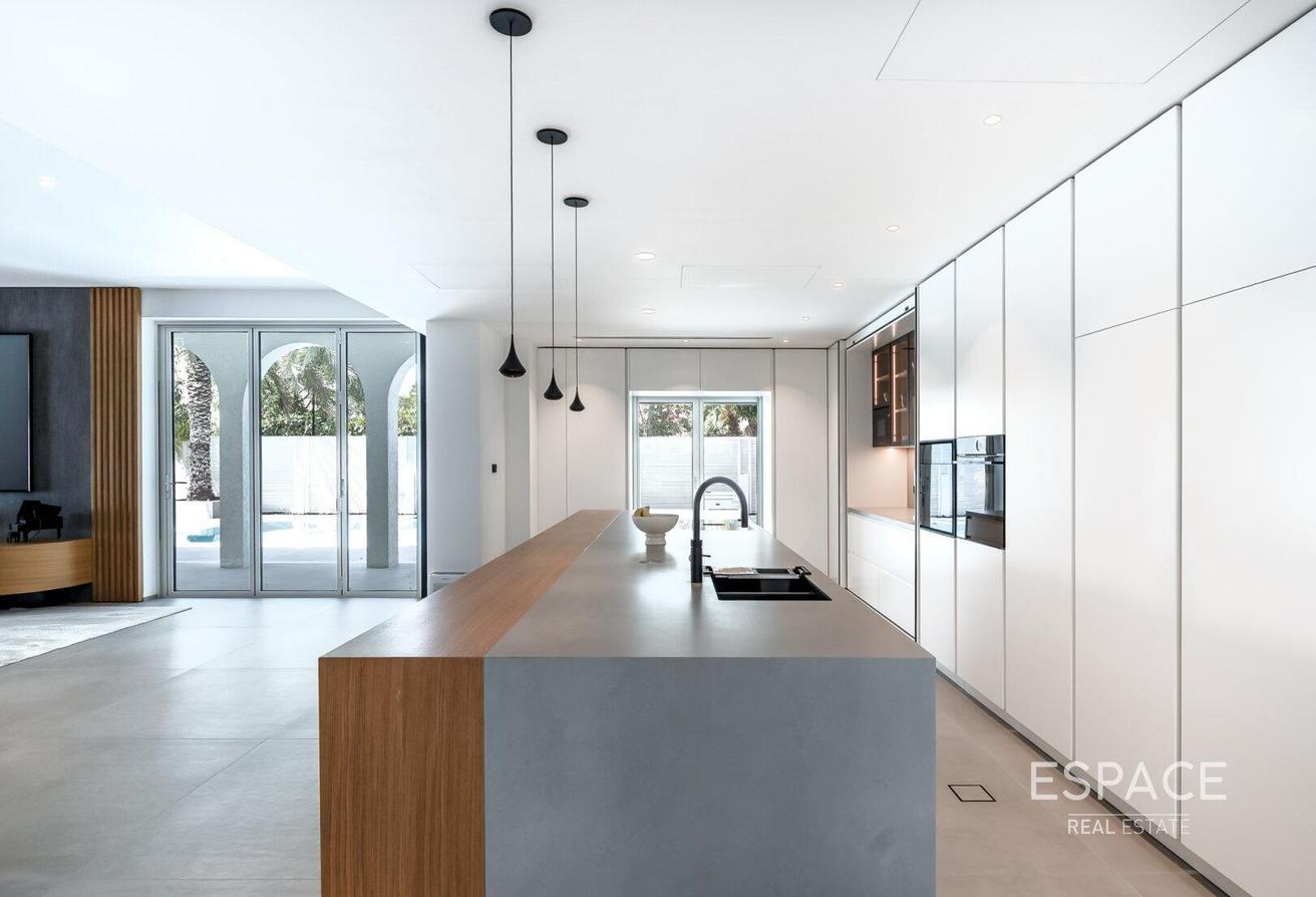 Luxury Living - Furnished - Turn Key photo 5