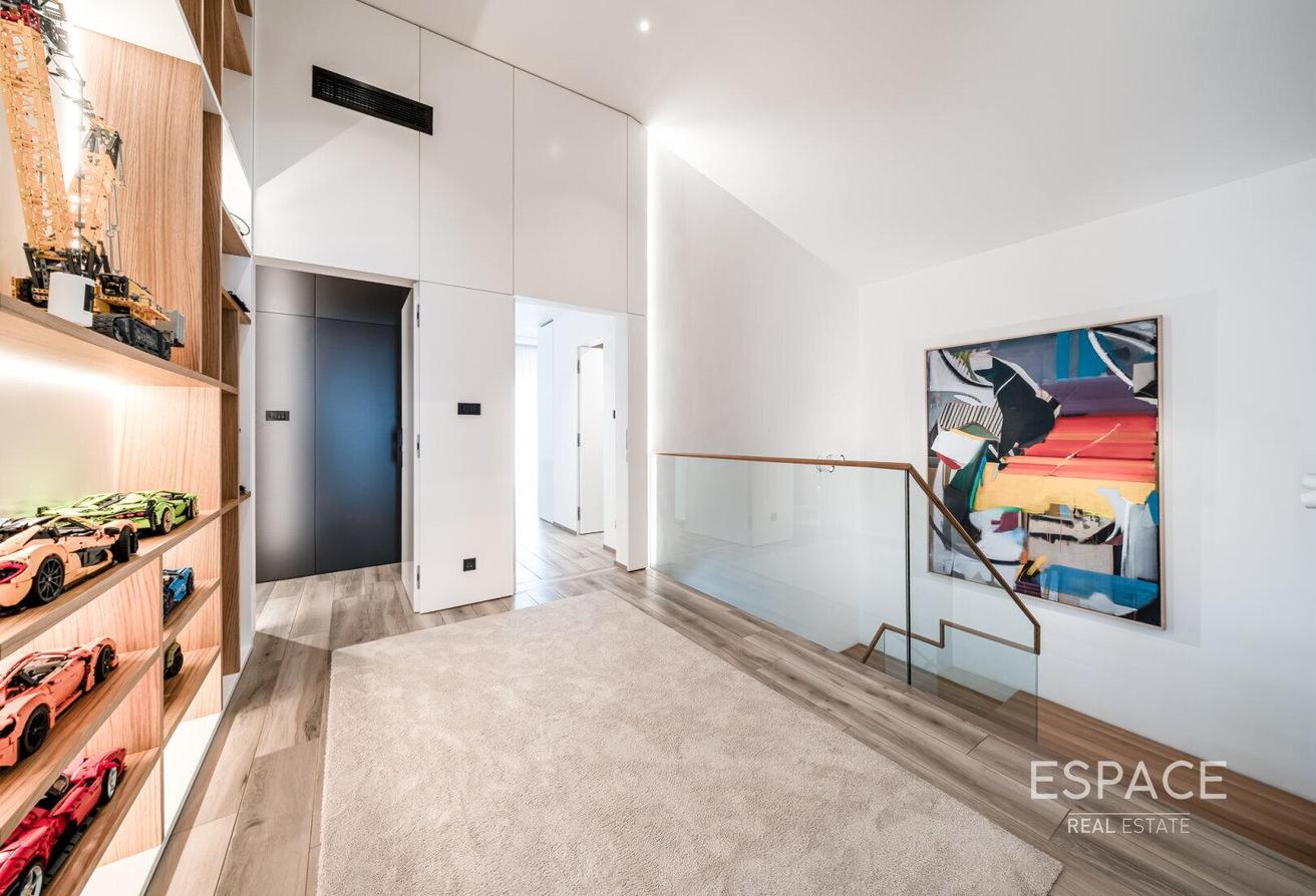 Luxury Living - Furnished - Turn Key photo 12