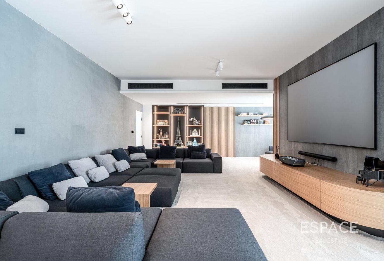 Luxury Living - Furnished - Turn Key photo 10