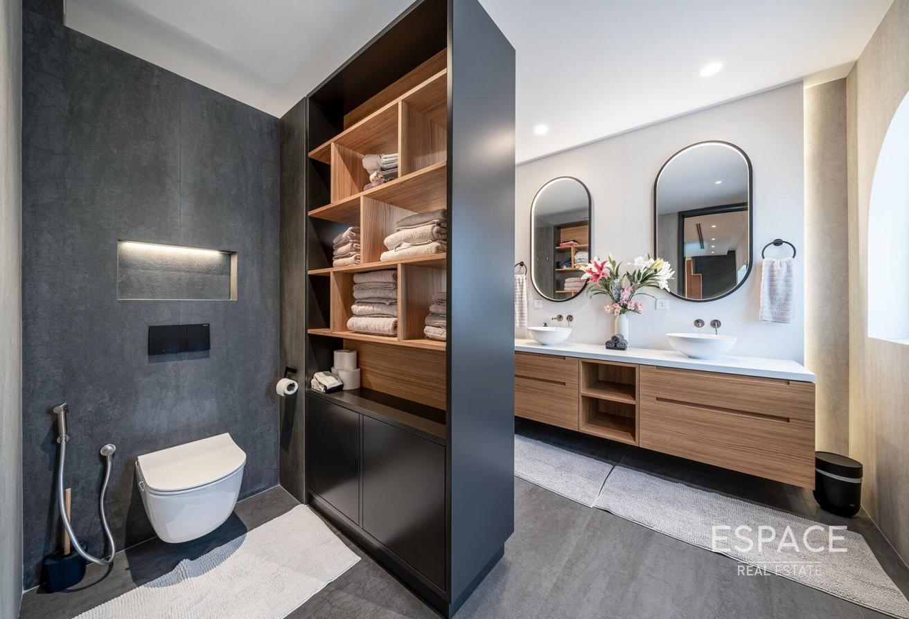 Luxury Living - Furnished - Turn Key photo 15