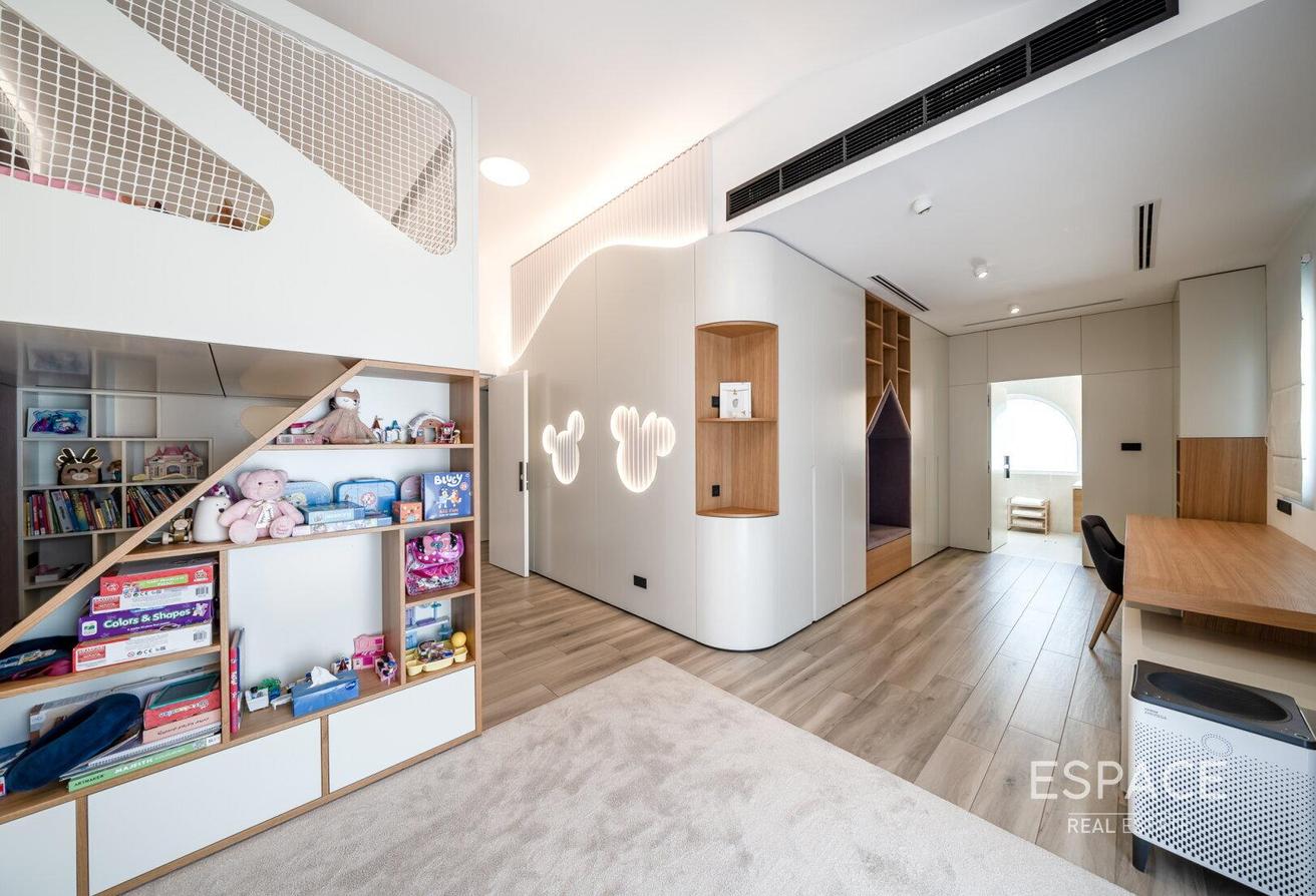 Luxury Living - Furnished - Turn Key photo 17