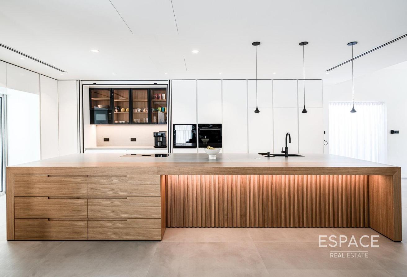 Luxury Living - Furnished - Turn Key photo 4