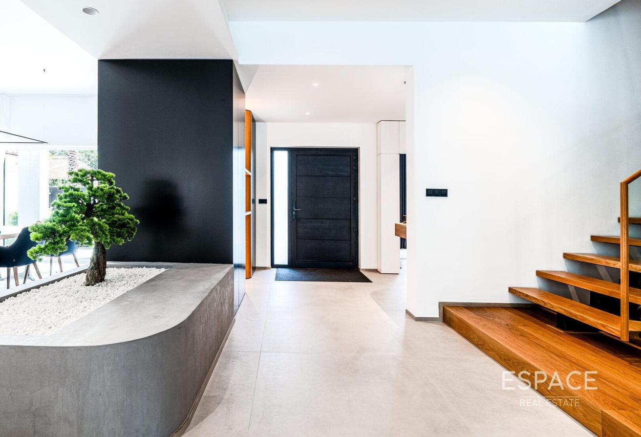 Luxury Living - Furnished - Turn Key photo 7