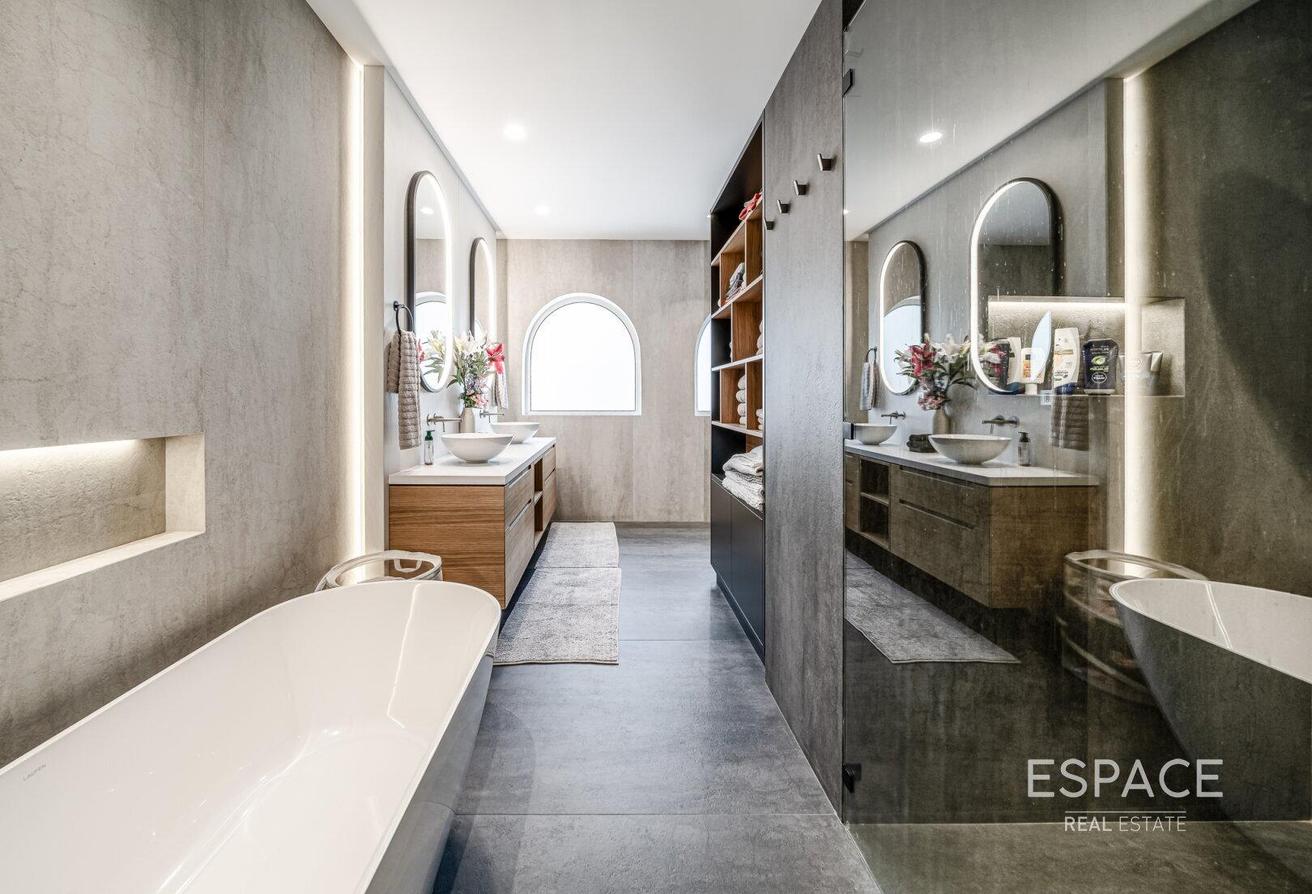 Luxury Living - Furnished - Turn Key photo 16