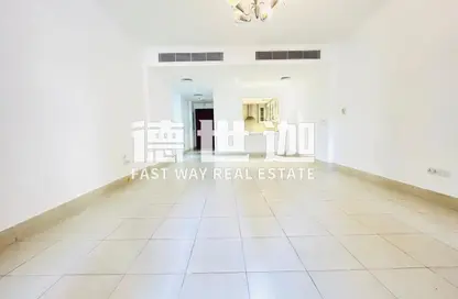 شقة - 2 غرف نوم - 3 حمامات للايجار في ينسون 4 - ينسون - دبي القديمة - وسط مدينة دبي - دبي