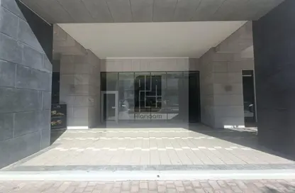 محل - استوديو - 2 حمامات للايجار في كابيتال سنتر - أبوظبي