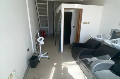 متجر - استوديو - 2 حمامات للايجار في فلل الروضة 3 - 3  الروضة - الروضة - عجمان