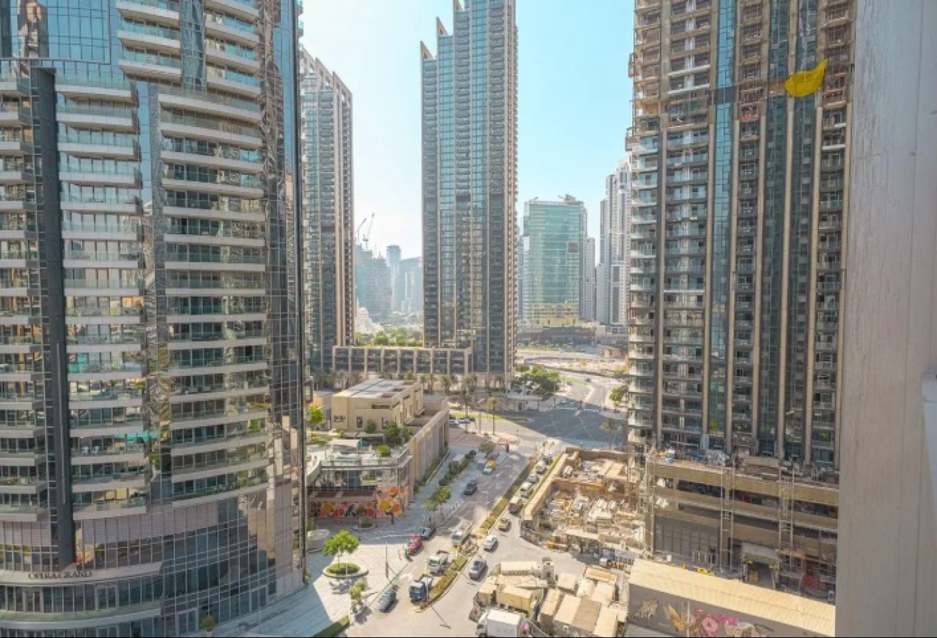 Luxurious Apartment|Prime Location — image 12