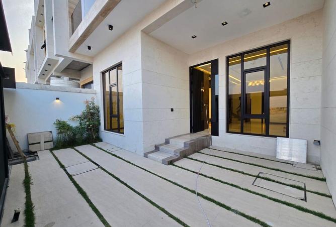 81130289 - Property Image 2